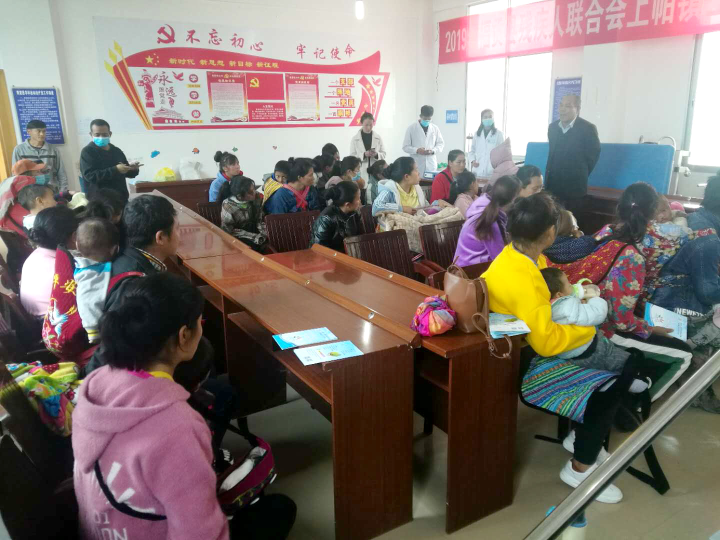 醫(yī)院赴怒江州瀘水市、福貢縣篩查，翻譯相伴積極宣傳救助政策！