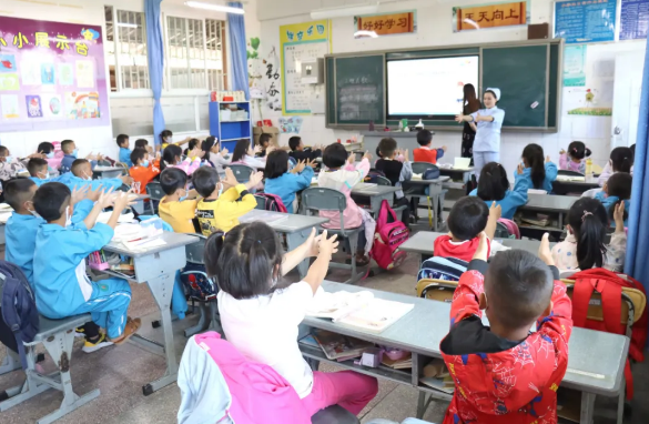 保山安利醫(yī)院為隆陽區(qū)四小、五小、七小、漢莊小學、永昌小學開展復學疫情防護知識培訓